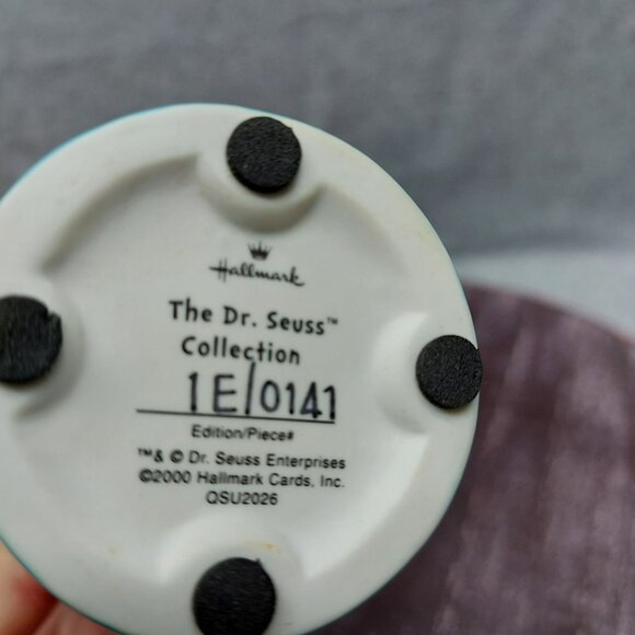 Dr. Seuss "The Cat In The Hat" Figurine 2000 Hallmark Cards with Box - Picture 7 of 9